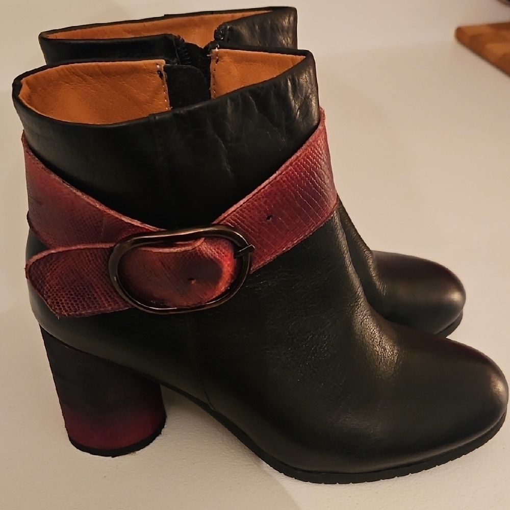 Stylish Leather Black and Red Ankle Boots Size 38